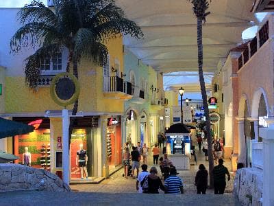 plaza la isla cancun