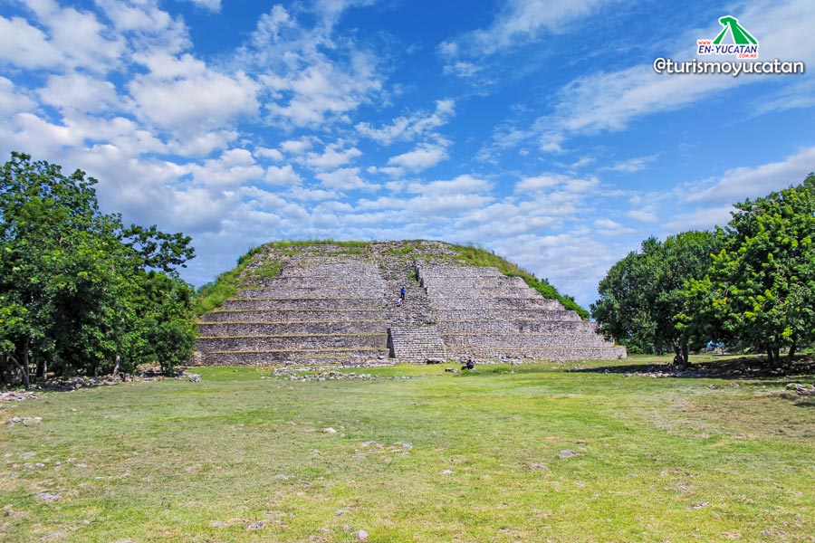 Kinich Kak Moo, Piramides Mayas en Izamal