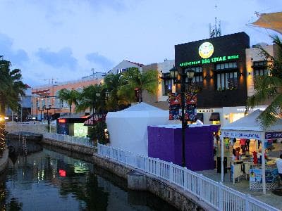 plaza la isla cancun