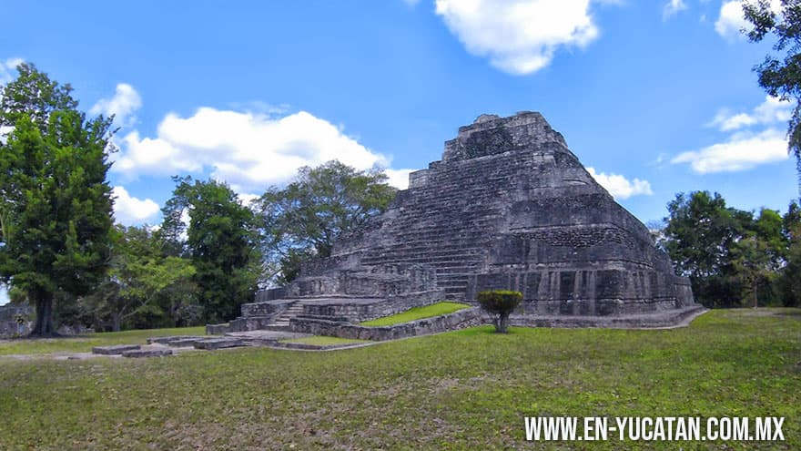 Ruinas Mayas de Chachoben en la Costa Maya