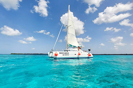 Renta de Catamarán Moonshine de 41 pies, Renta e Catamarán en Cozumel, Catamarán en Cozumel