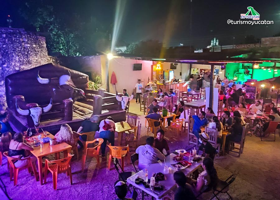 Terraza Bar Buena Vida en Homún, Restaurantes en Homún