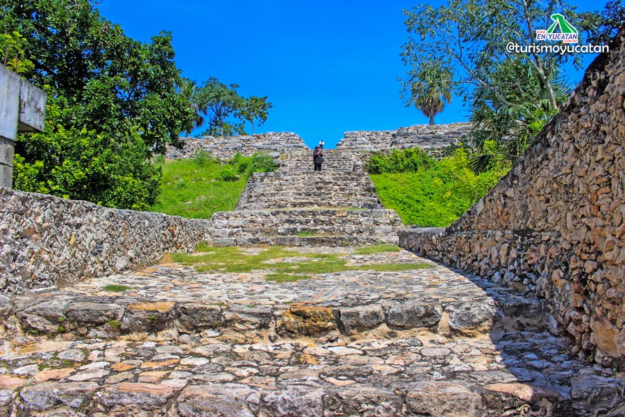 Kinich Kak Moo, Piramides Mayas en Izamal