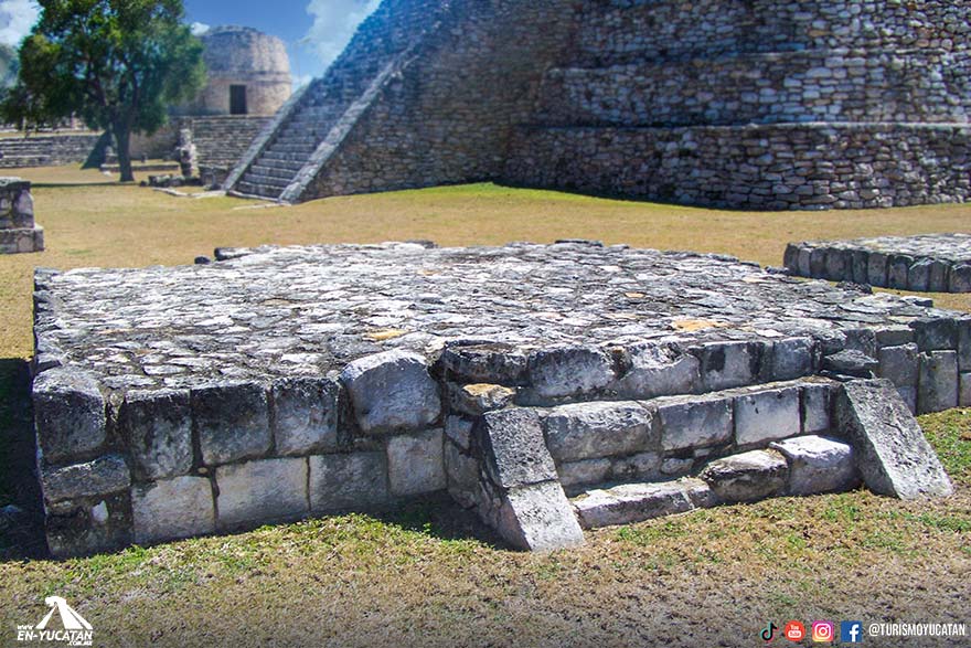 Plataformas y Altares en Mayapán