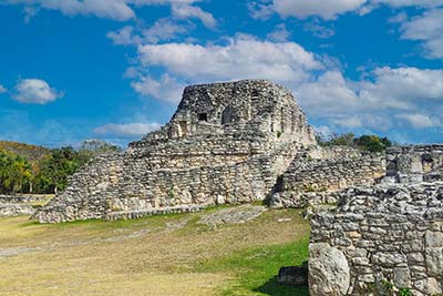 Templo de los Nichos Pintados en Mayapán