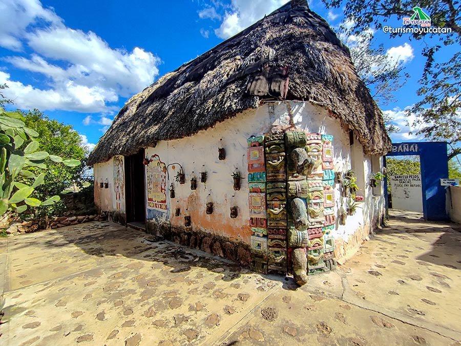 Casa Maya con decoraciones de Chaac, Mirador de Muna