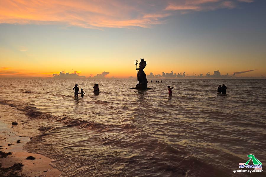 Poseidón en el mar de Progreso