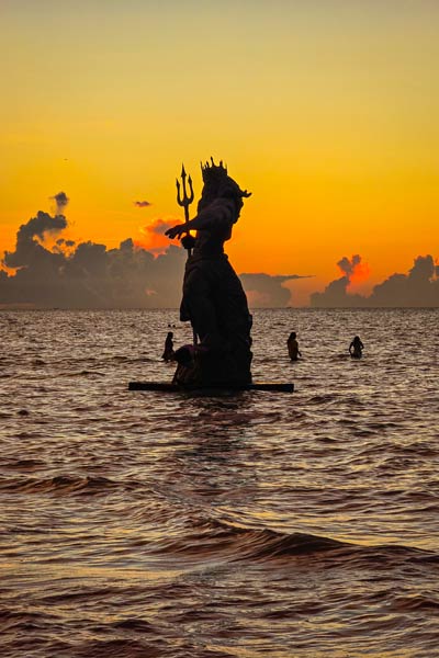 Monumento a Poseidón al Atardecer
