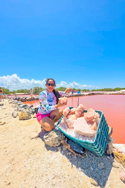Granos de Sal Cosechados en la Salinera