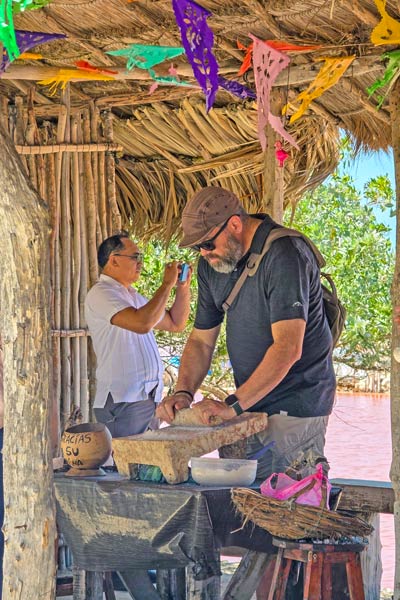 Turista Moliendo Sal