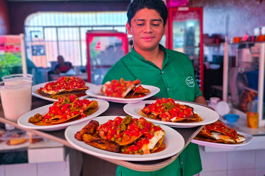 Huevos Motuleños, Restaurante el Mirador