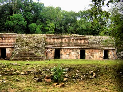 Ruinas Mayas de Chacmultun en Tekax