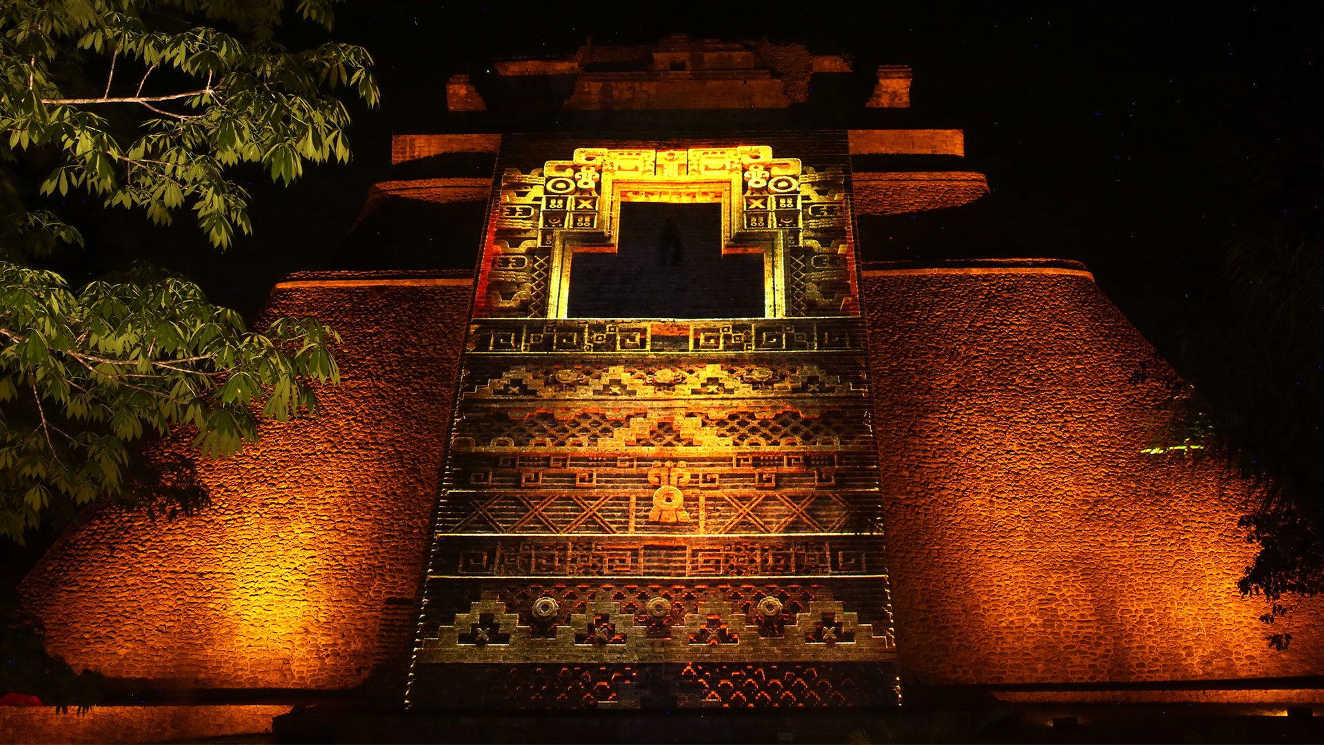 Tours to Uxmal of Light and Sound, Echoes of Uxmal