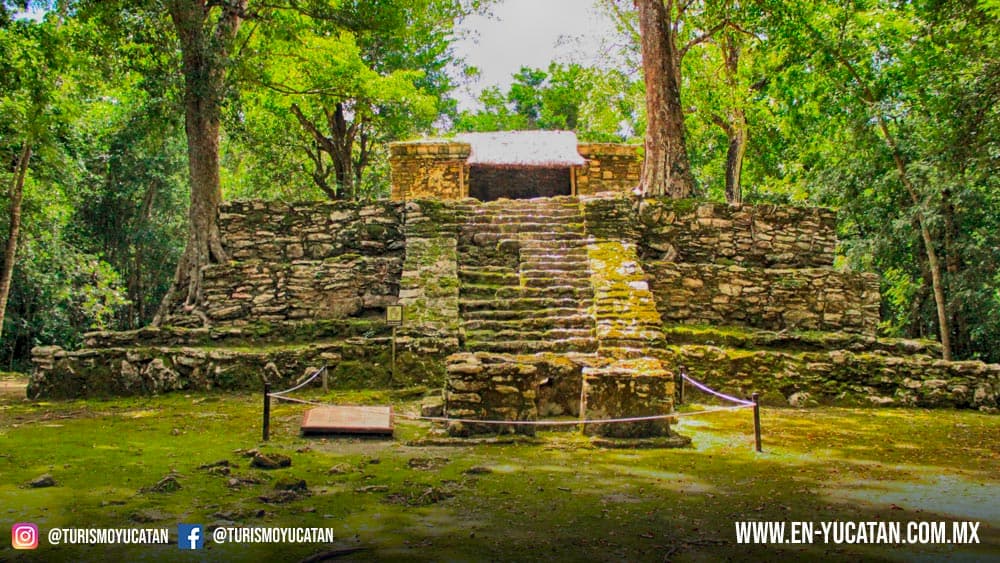 Plaza de la Entrada Muyil, Ruinas Mayas de Muyil