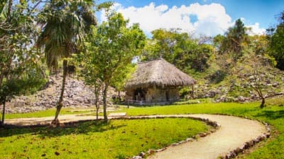 Plaza de la Entrada, Ruinas Mayas de Muyil