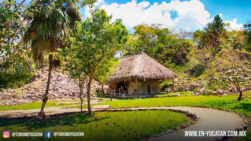 Plaza de la Entrada Muyil, Ruinas Mayas de Muyil