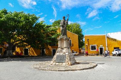 Monumento a Fray Diego de Landa